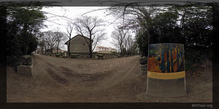 Panographie en mode impression : Les Alyscamps [ Allée d'accès ]